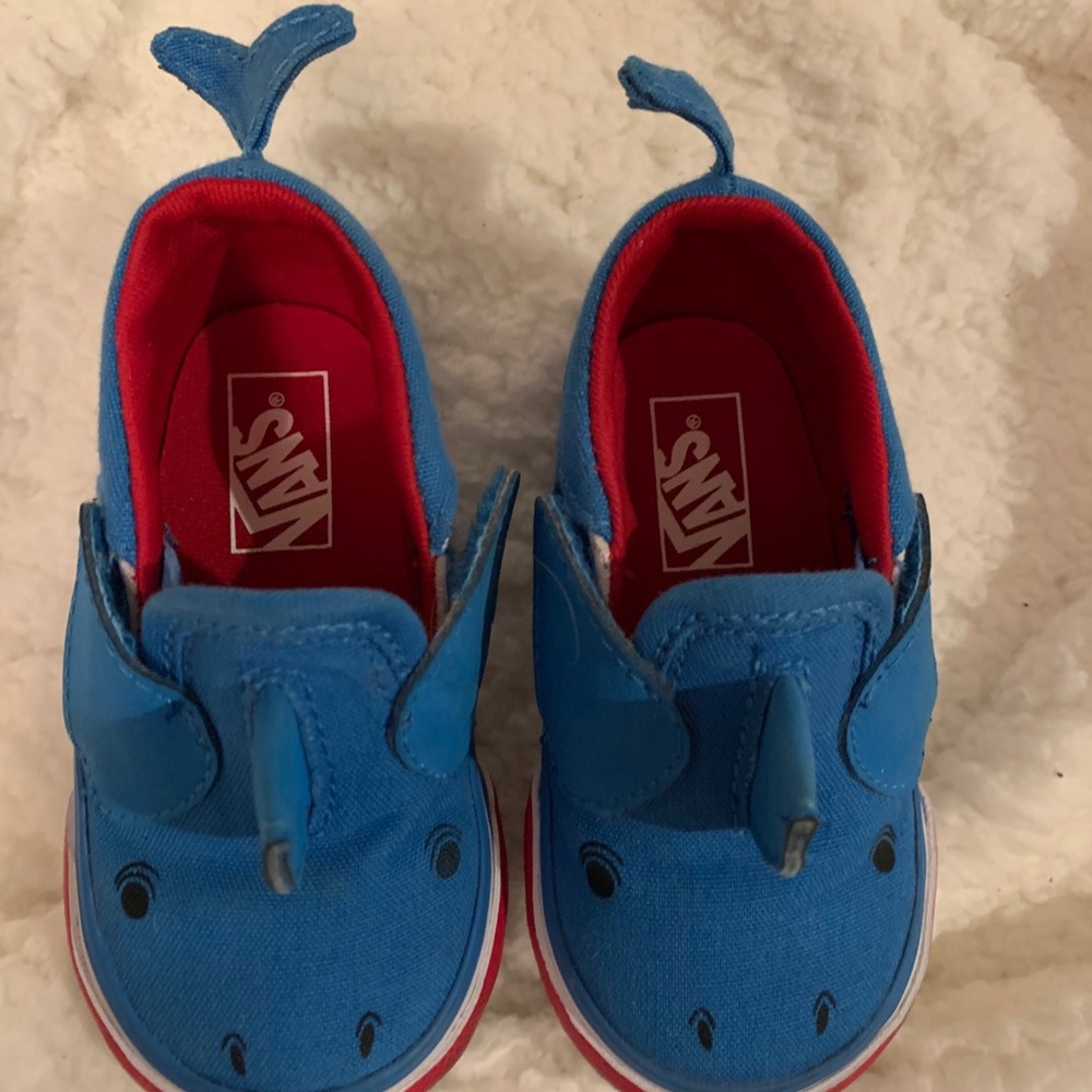Shark Vans Size 4